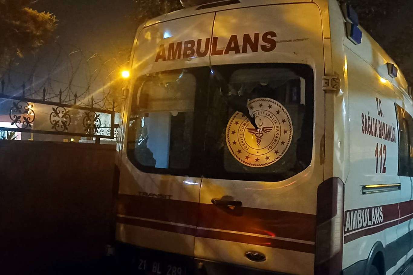 Diyarbakır'da ambulans araçlarına taşlı saldırı Diyarbakır'da ambulans araçlarına taşlı saldırı
